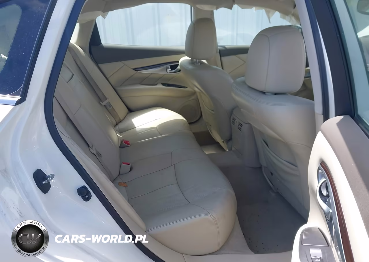2019 Infiniti Q70 3.7X Luxe VIN:JN1BY1AR9KM585275 - 8