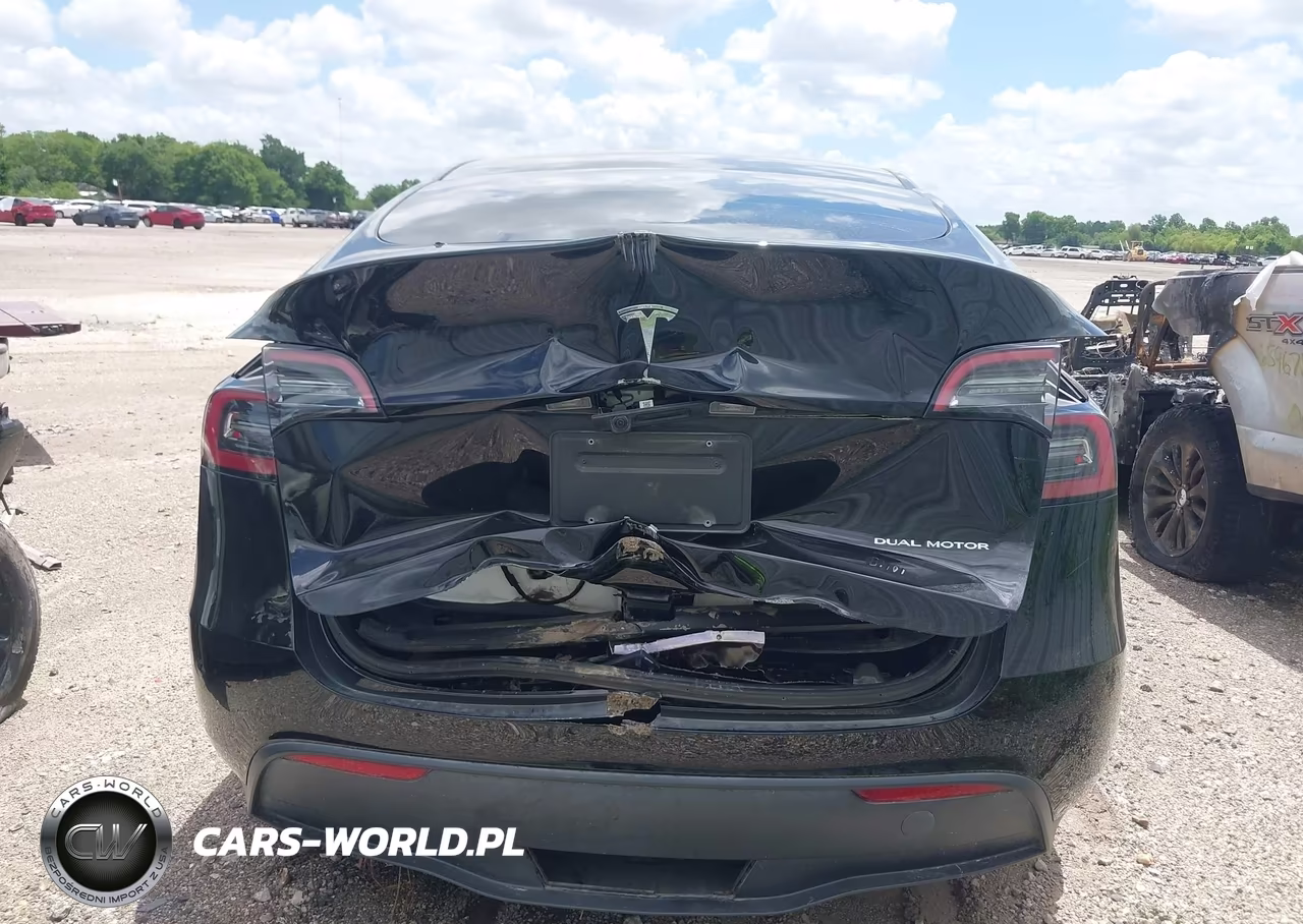 2023 Tesla Model Y VIN:7SAYGDEE2PA186100 - 14
