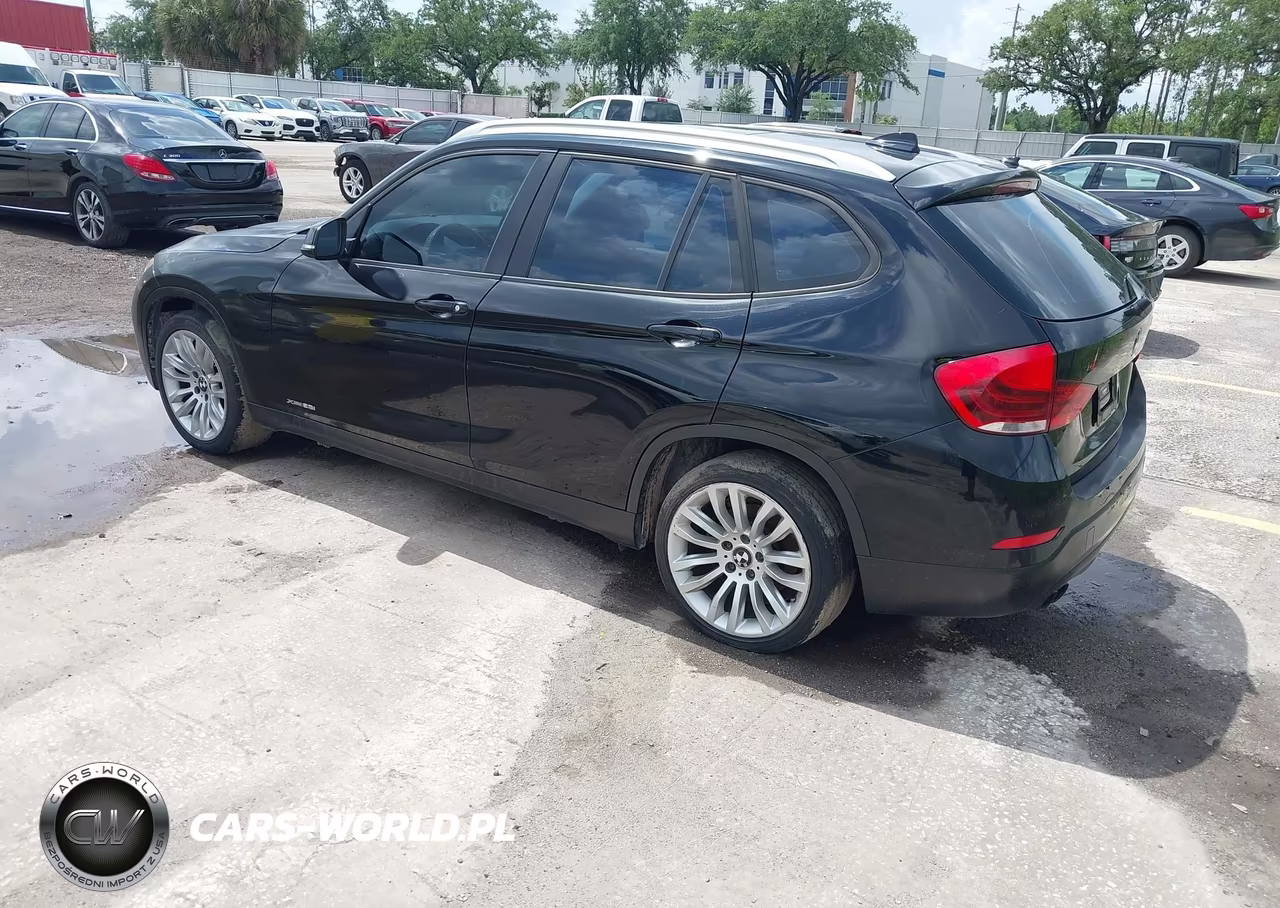 2014 BMW X1 xDrive28I VIN:WBAVL1C55EVY13822 - 3