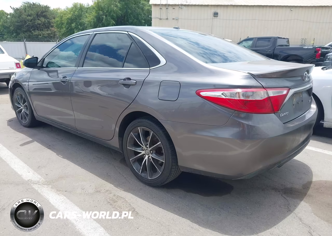 2016 Toyota Camry Xse VIN:4T1BF1FK7GU600339 - 3