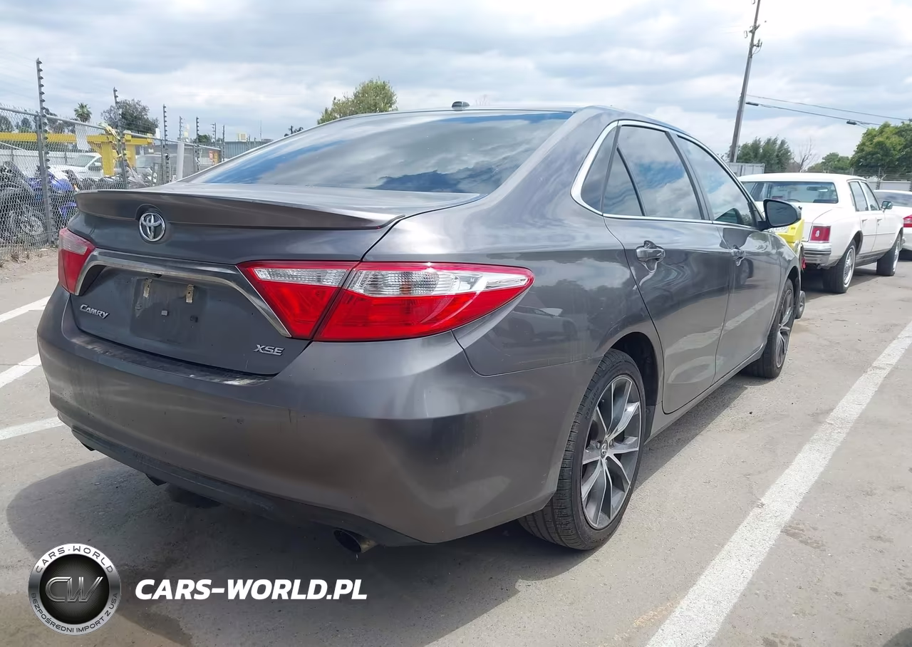 2016 Toyota Camry Xse VIN:4T1BF1FK7GU600339 - 4