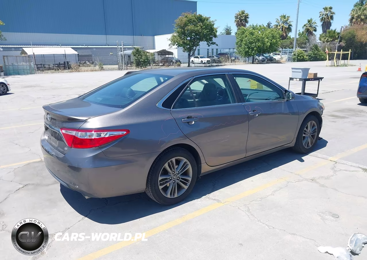 2017 Toyota Camry Se VIN:4T1BF1FK6HU669329 - 4