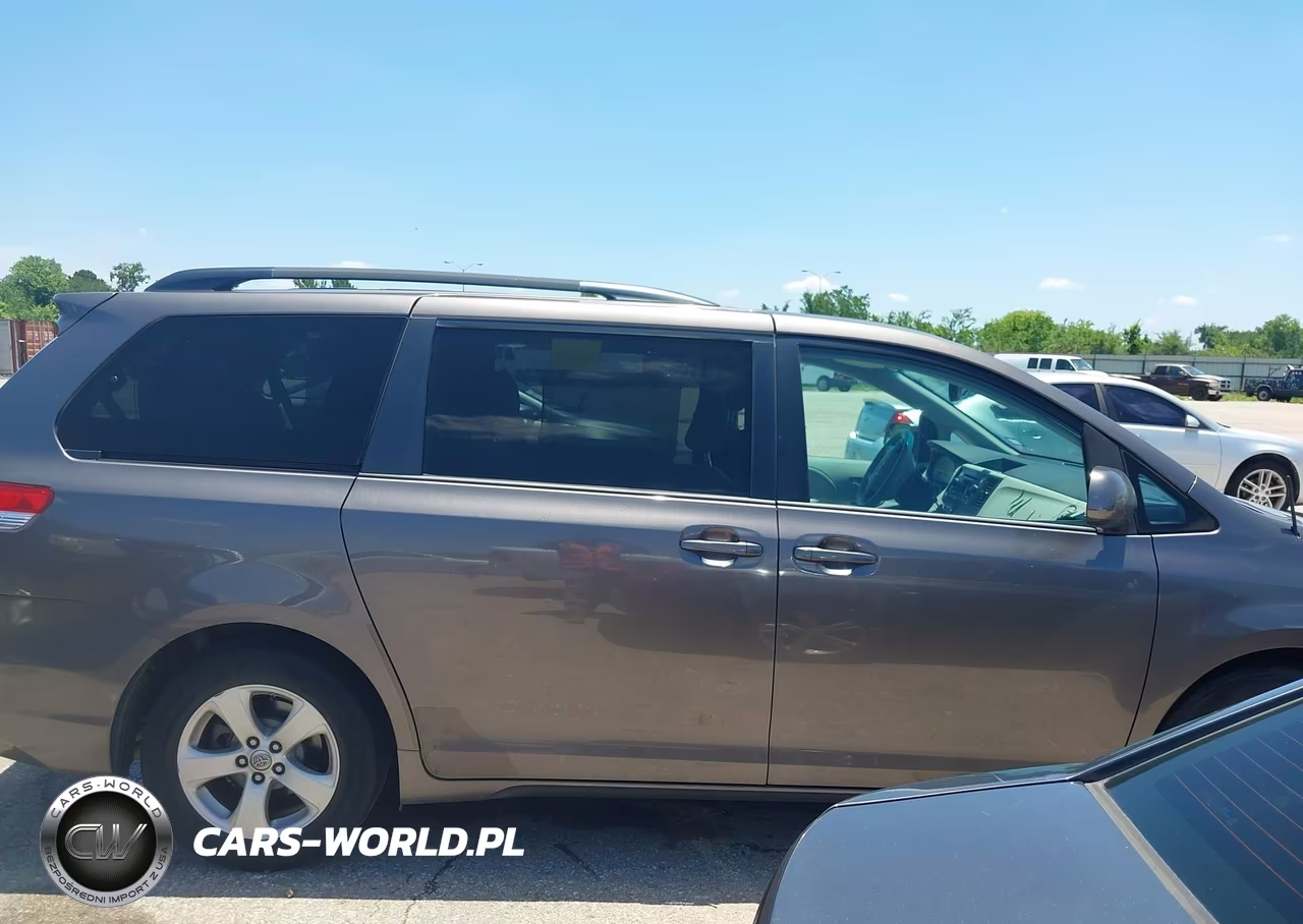 2013 Toyota Sienna Le V6 8 Passenger VIN:5TDKK3DC2DS372144 - 13
