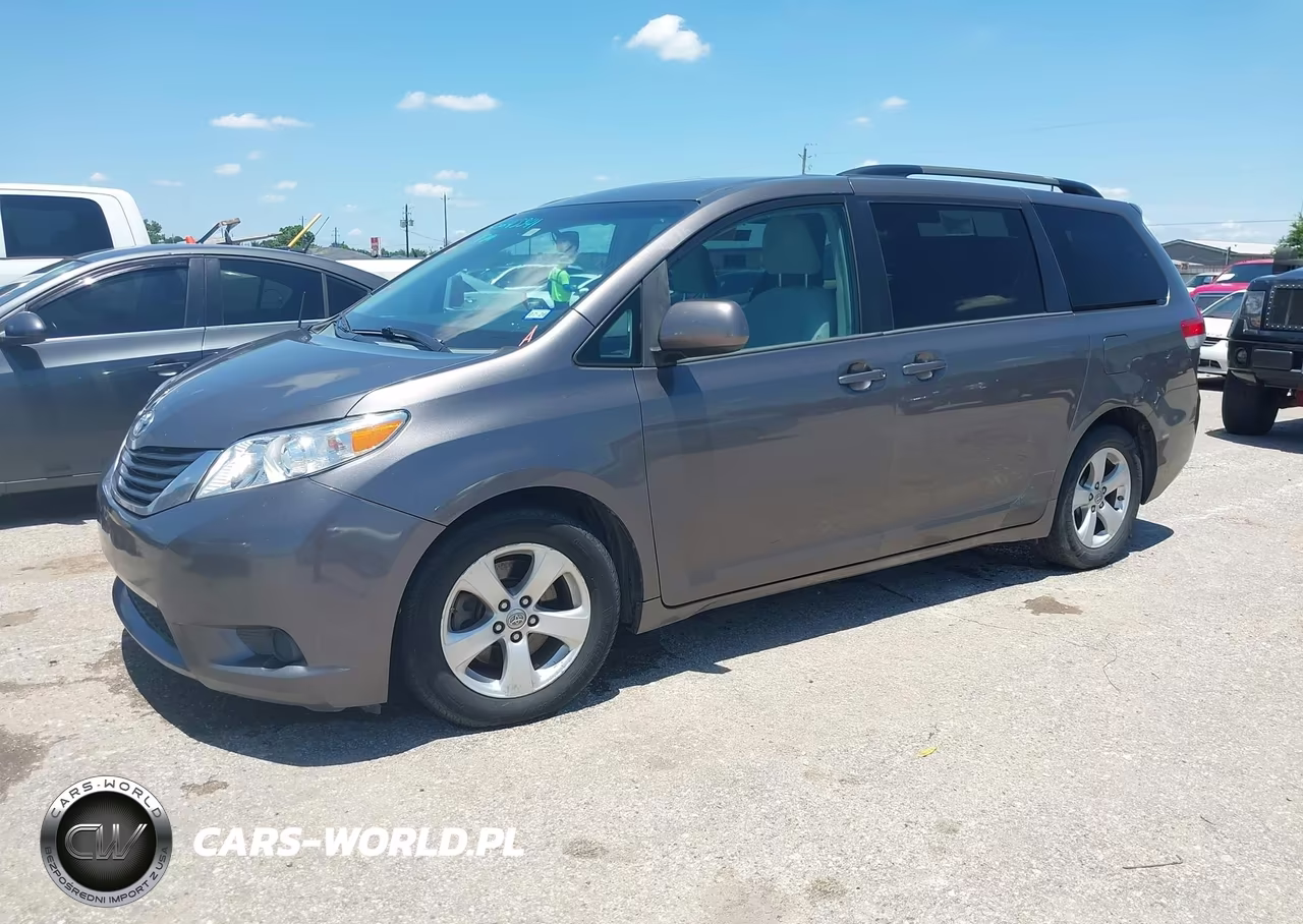 2013 Toyota Sienna Le V6 8 Passenger VIN:5TDKK3DC2DS372144 - 2