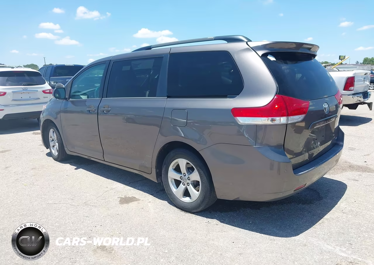 2013 Toyota Sienna Le V6 8 Passenger VIN:5TDKK3DC2DS372144 - 3