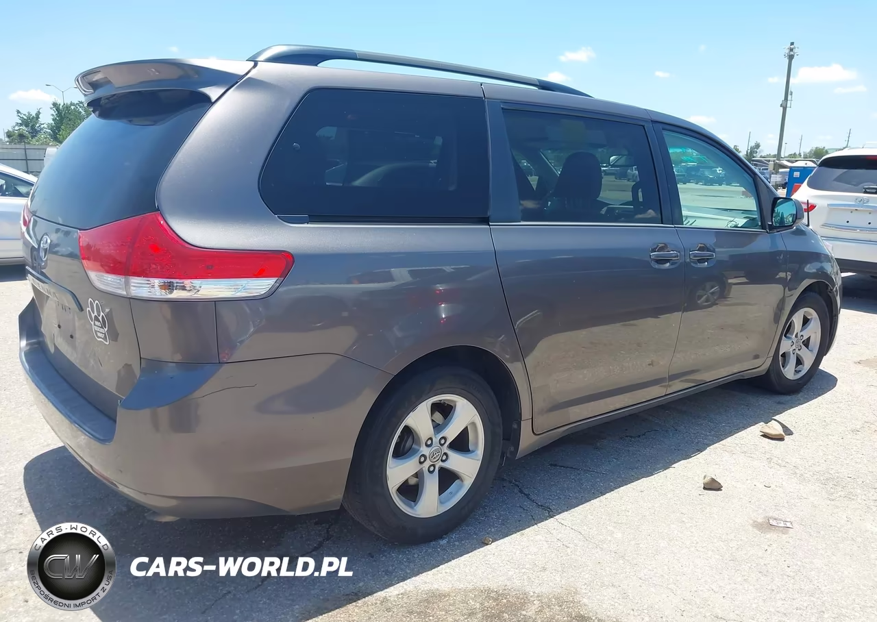 2013 Toyota Sienna Le V6 8 Passenger VIN:5TDKK3DC2DS372144 - 4