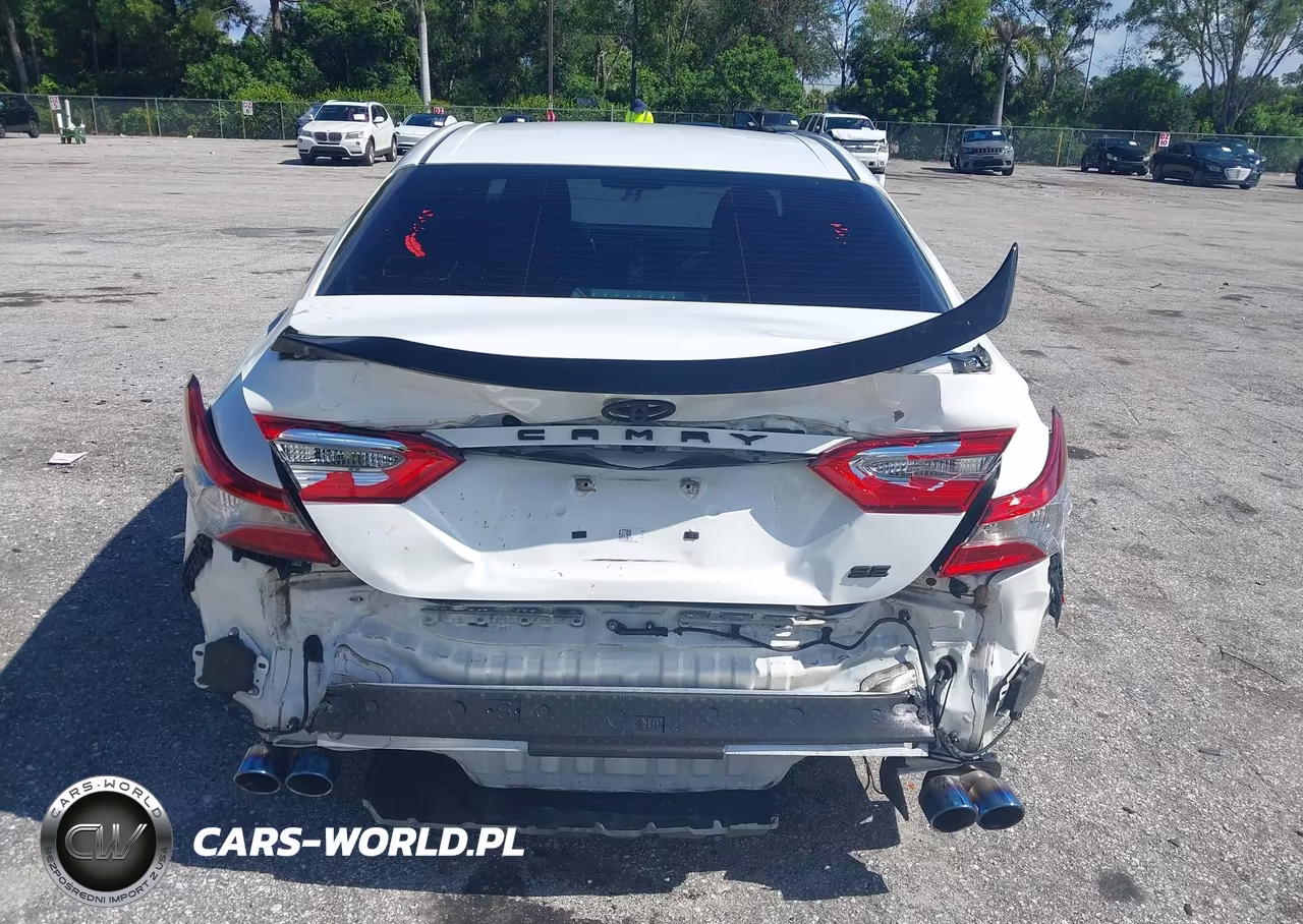 2018 Toyota Camry Se VIN:4T1B11HK5JU043708 - 17