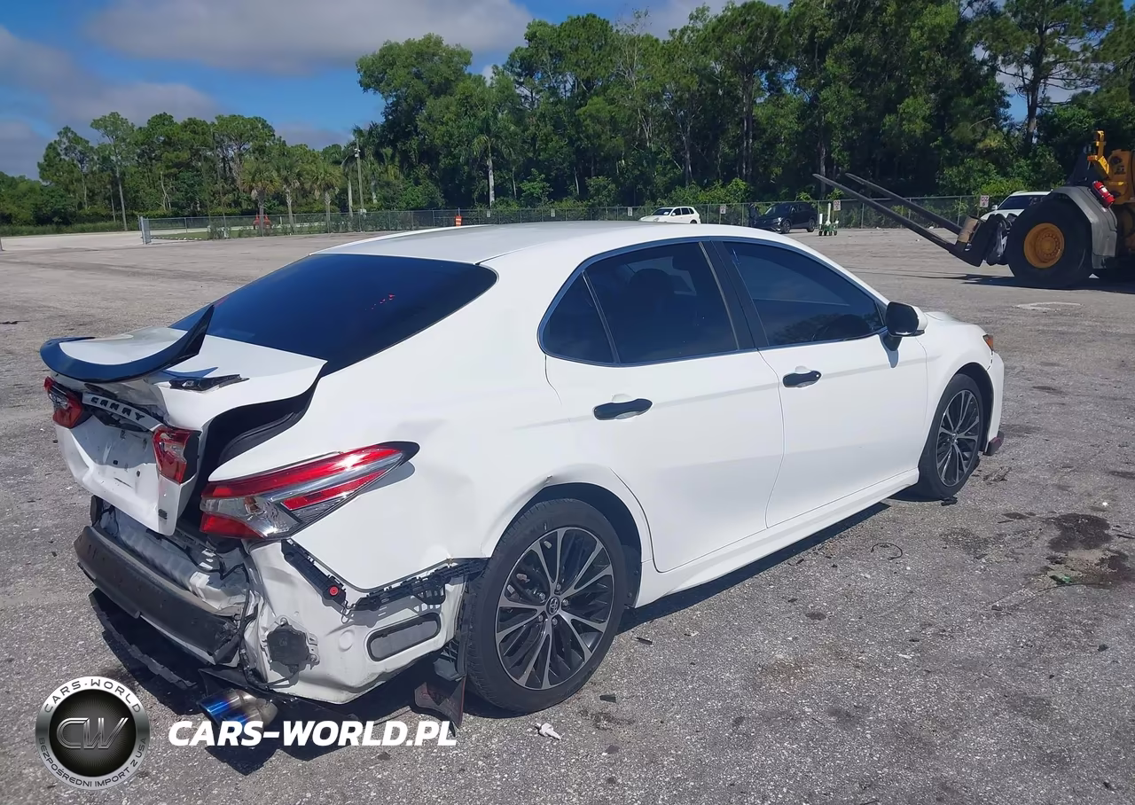 2018 Toyota Camry Se VIN:4T1B11HK5JU043708 - 19