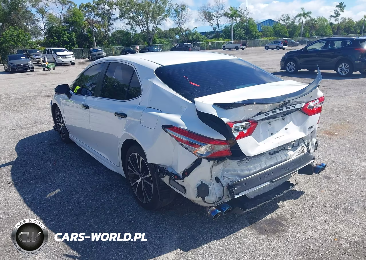 2018 Toyota Camry Se VIN:4T1B11HK5JU043708 - 3