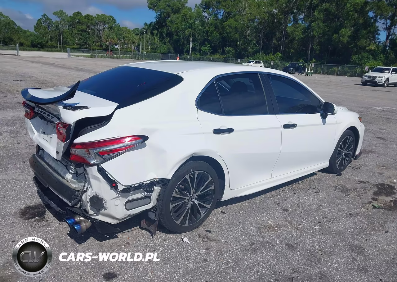 2018 Toyota Camry Se VIN:4T1B11HK5JU043708 - 4