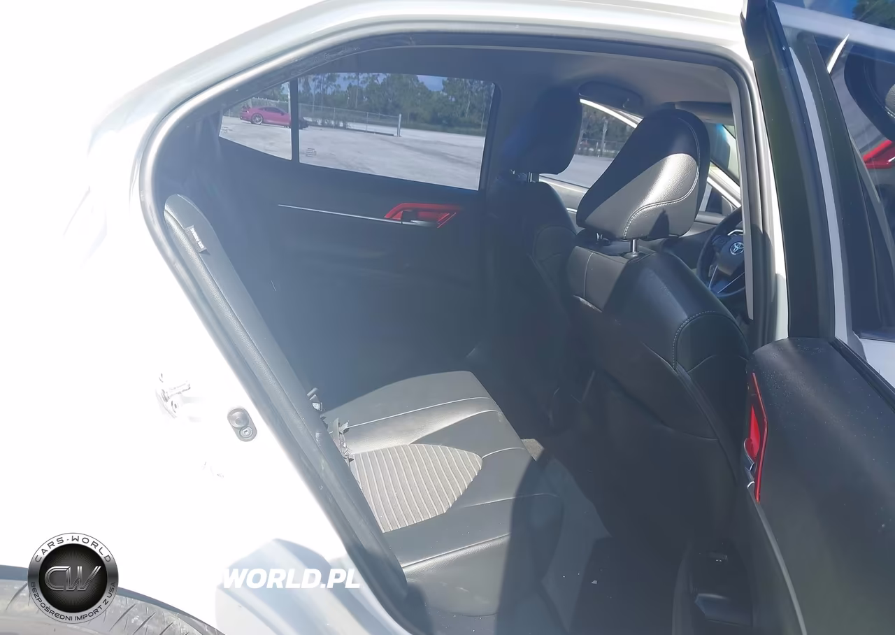 2018 Toyota Camry Se VIN:4T1B11HK5JU043708 - 8