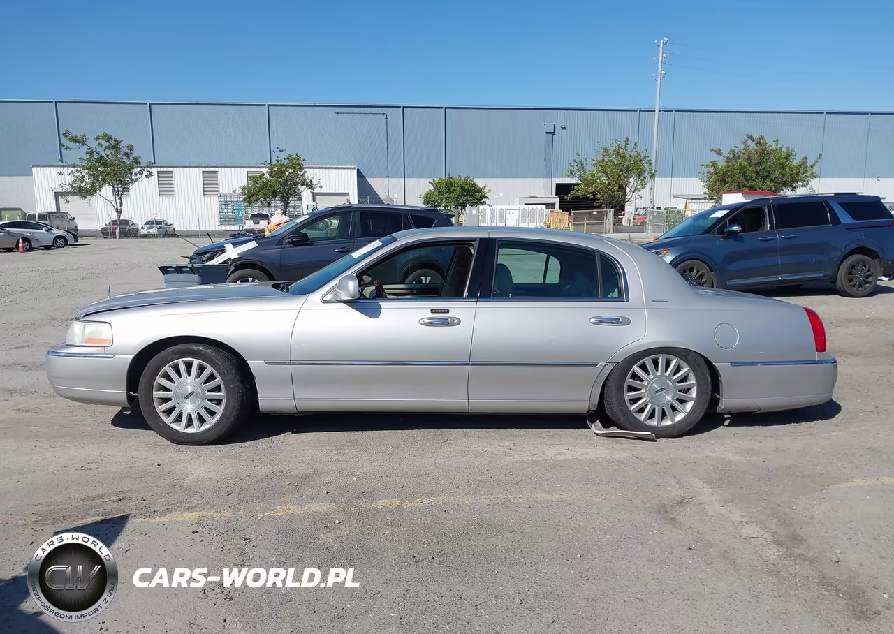 2003 Lincoln Town Car Signature VIN:1LNHM82W23Y612774 - 14