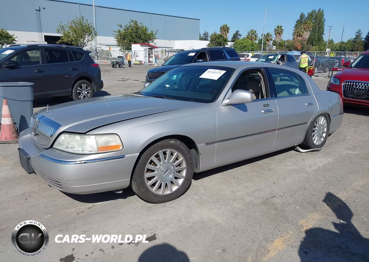 2003 Lincoln Town Car Signature VIN:1LNHM82W23Y612774 - 2