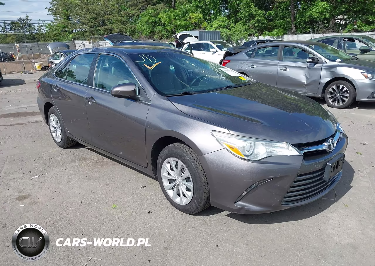 2015 Toyota Camry Le – zdjęcie 1 z 17