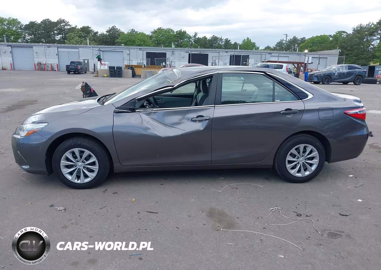 2015 Toyota Camry Le VIN:4T1BF1FK7FU991930 - 14