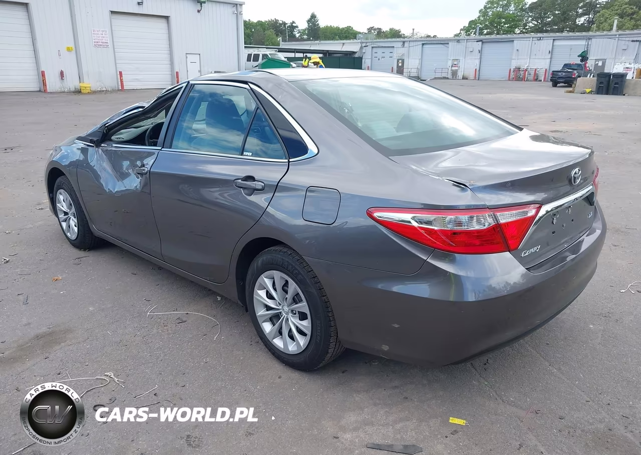 2015 Toyota Camry Le VIN:4T1BF1FK7FU991930 - 3