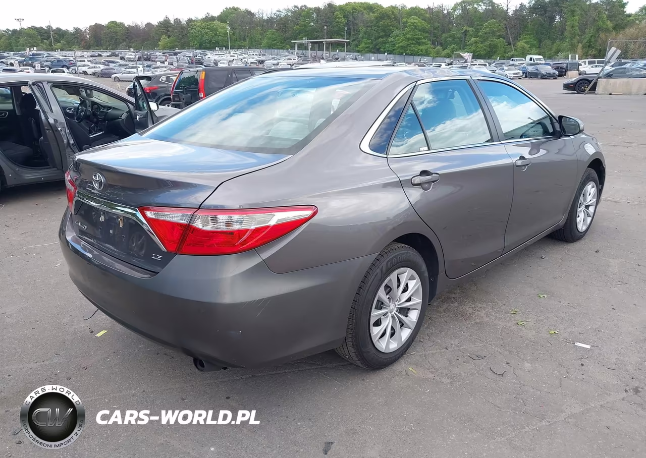 2015 Toyota Camry Le VIN:4T1BF1FK7FU991930 - 4
