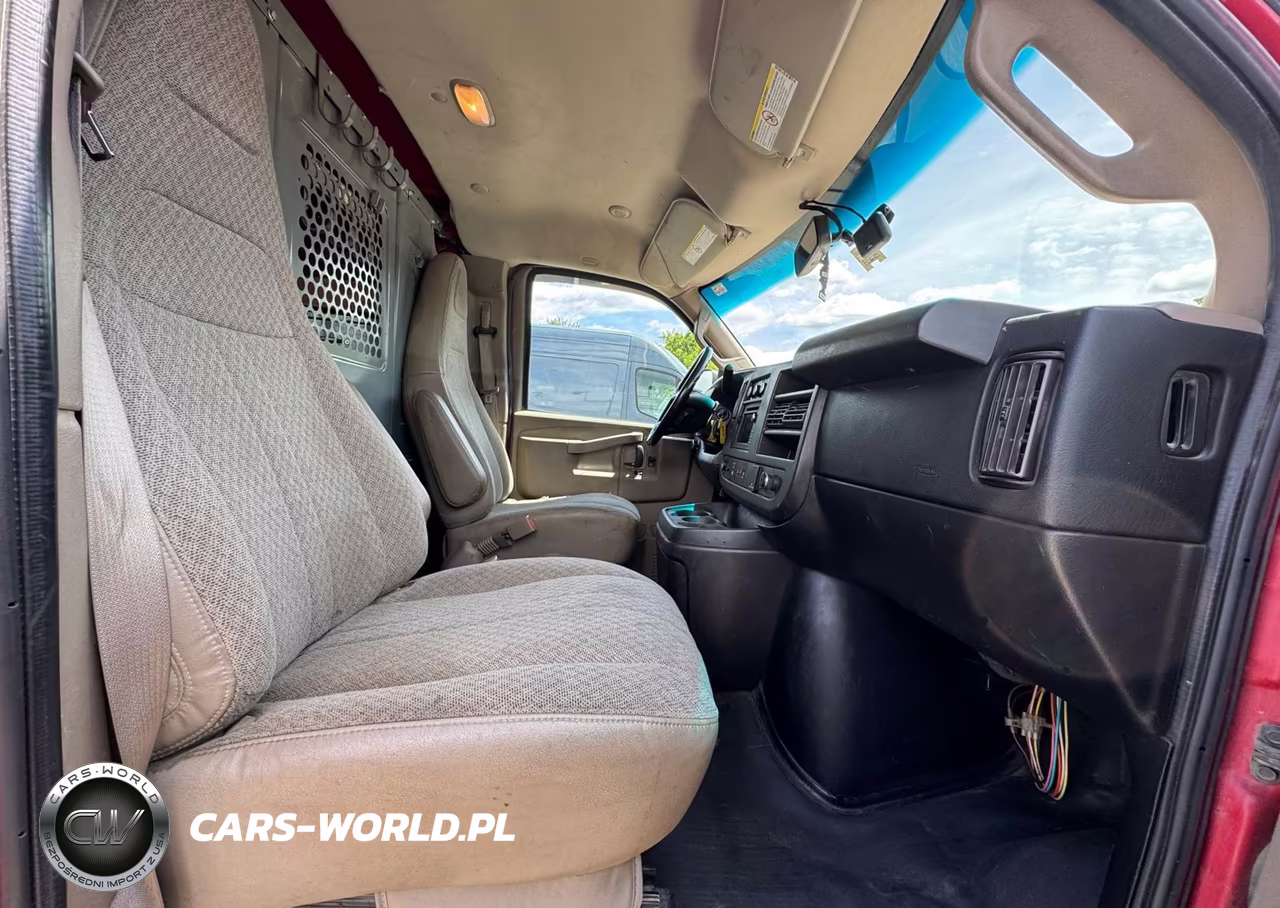 2018 Chevrolet Express G2500 VIN:1GCWGAFG6J1226958 - 5