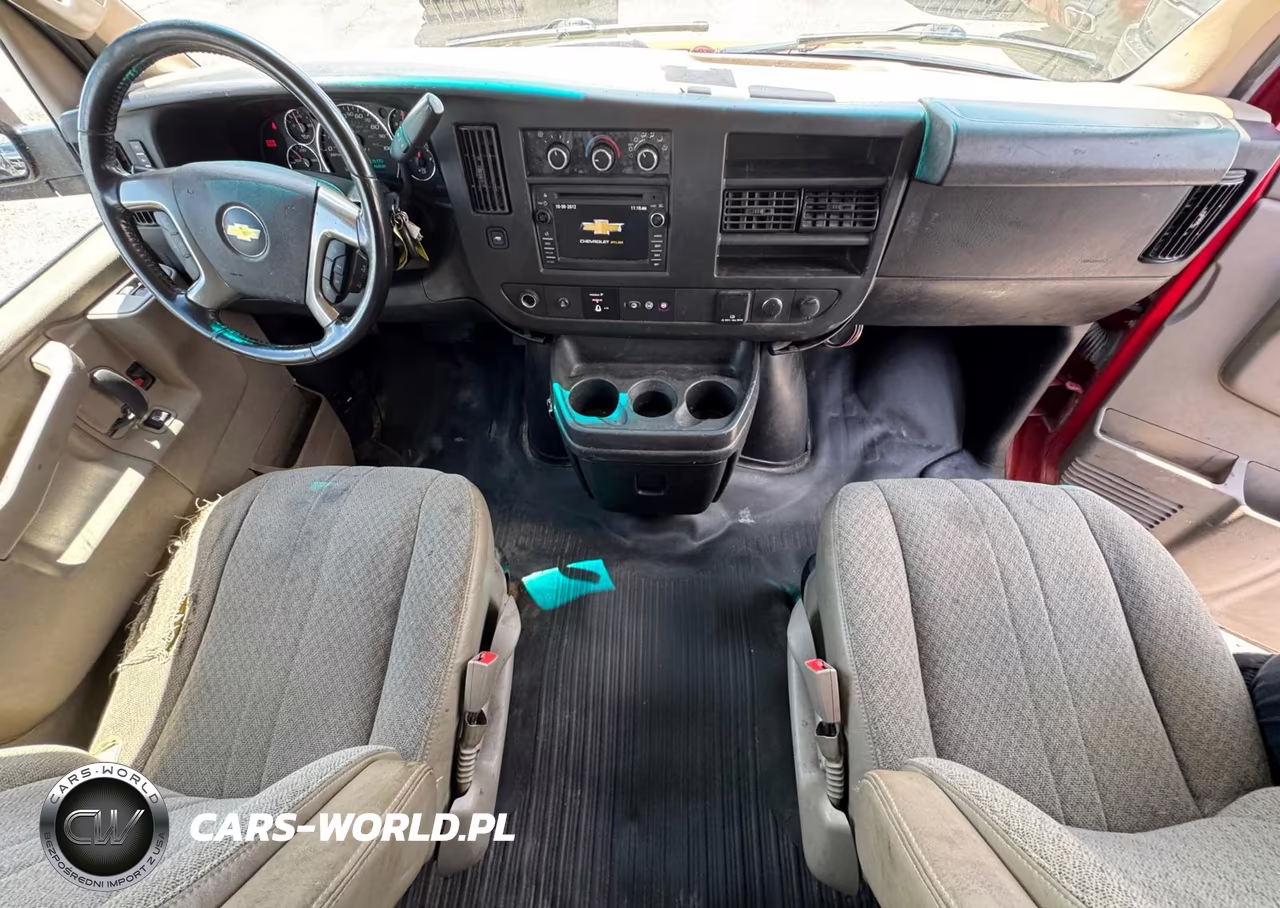 2018 Chevrolet Express G2500 VIN:1GCWGAFG6J1226958 - 8