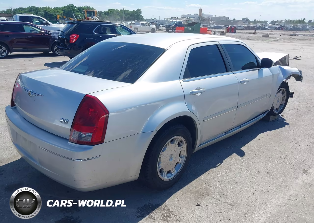 2005 Chrysler 300 Touring VIN:2C3JA53G55H674921 - 4