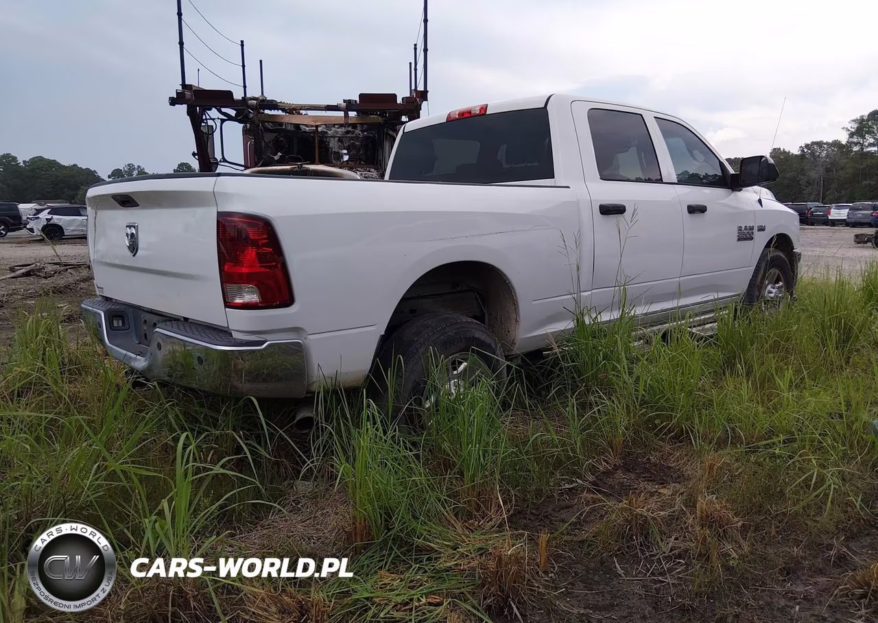 2017 Ram 2500 Tradesman 4X2 6'4 Box VIN:3C6UR4CJ9HG611727 - 4