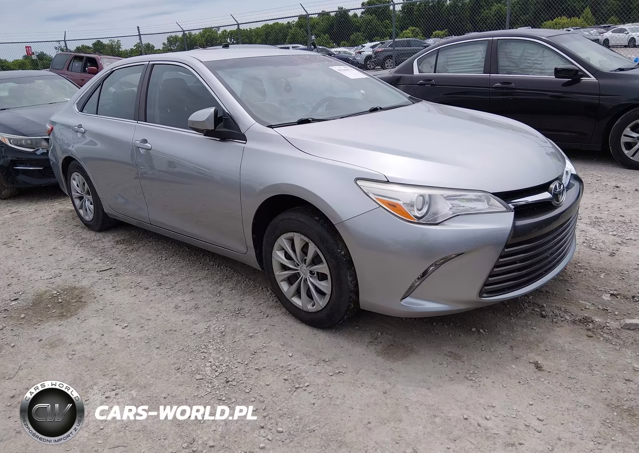 2016 Toyota Camry Le – zdjęcie 1 z 17