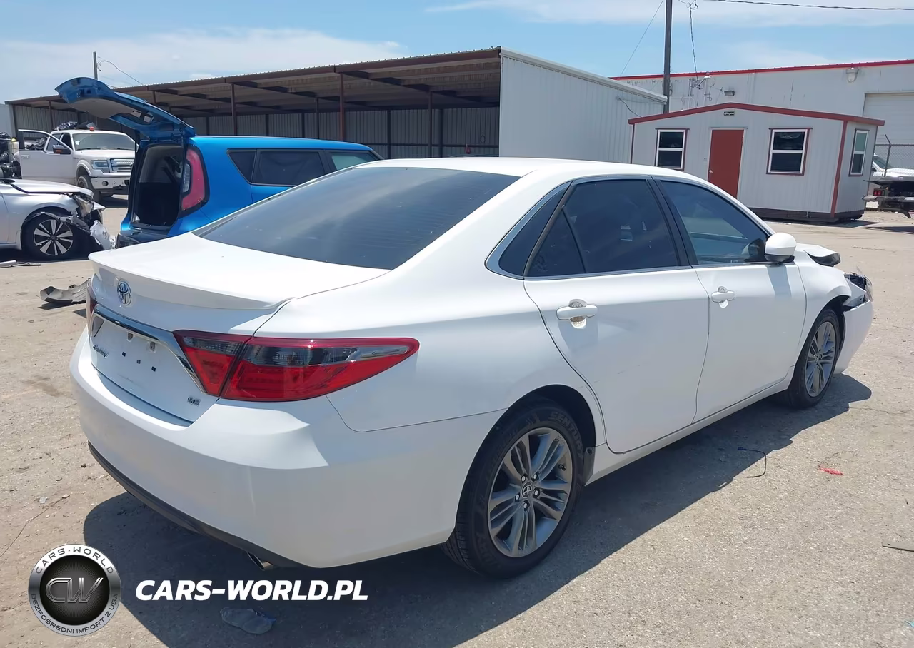 2015 Toyota Camry Se VIN:4T1BF1FK4FU493619 - 4