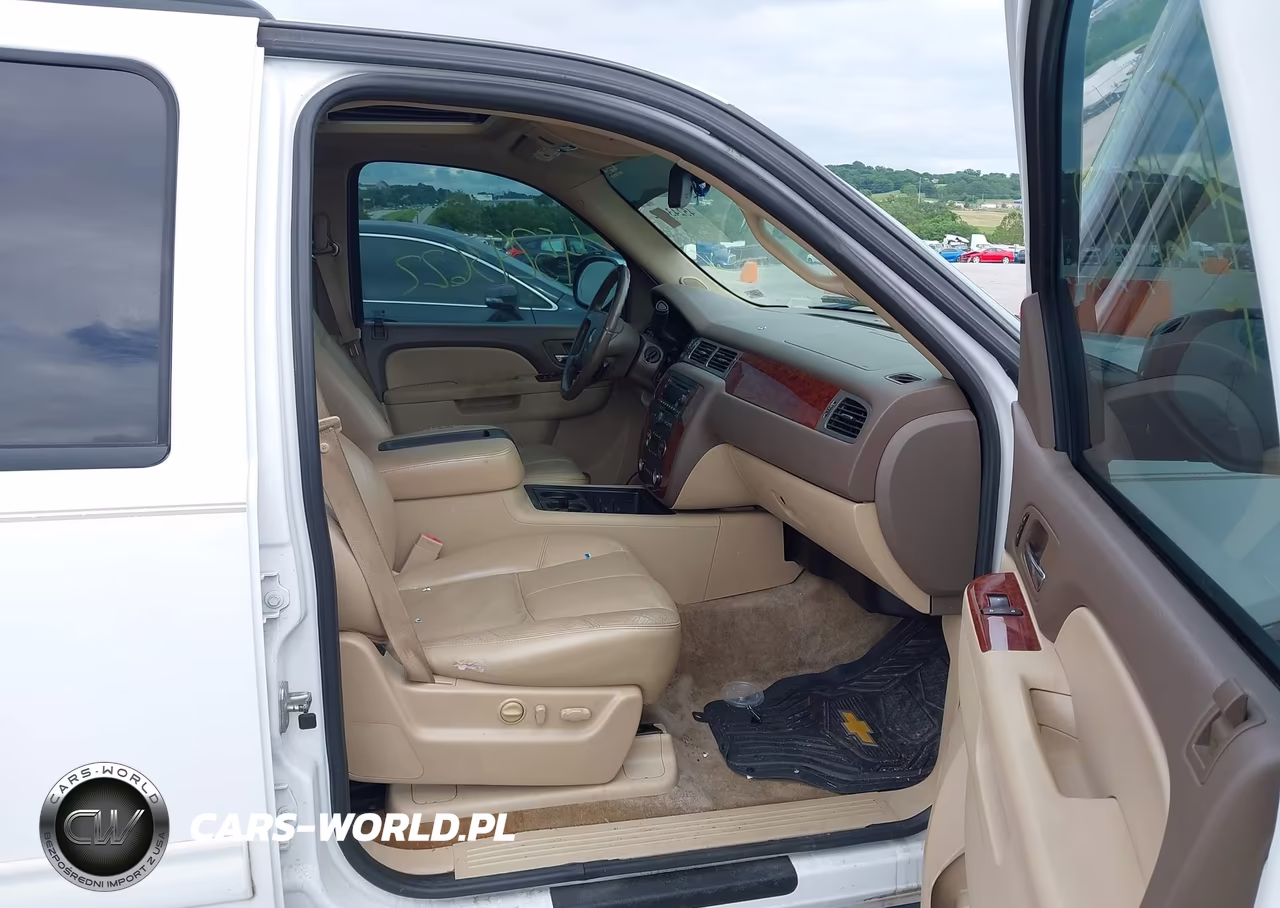 2011 Chevrolet Tahoe Lt VIN:1GNSKBE06BR390681 - 5