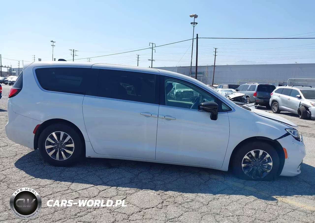 2024 Chrysler Pacifica Hybrid Select VIN:2C4RC1S73RR158270 - 14