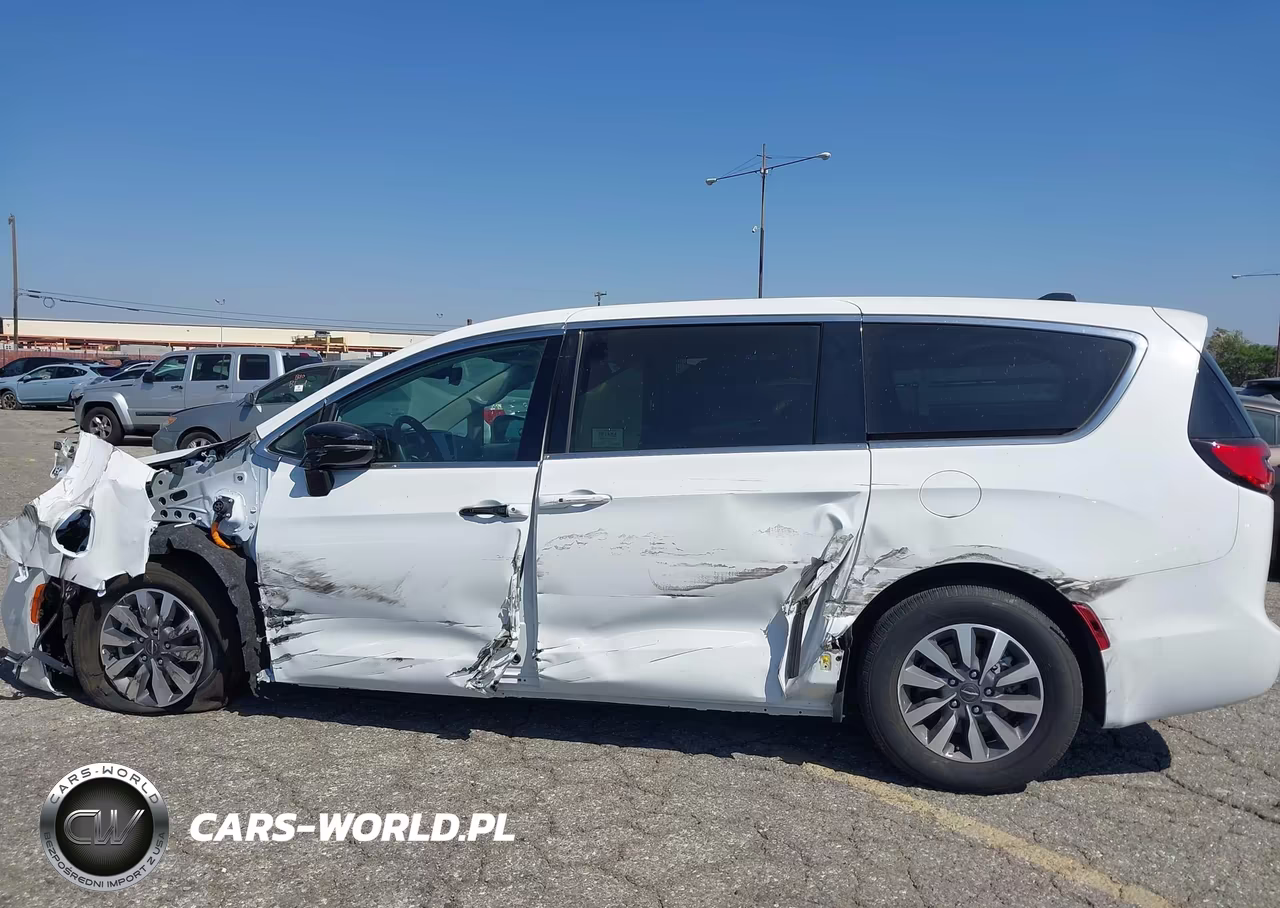2024 Chrysler Pacifica Hybrid Select VIN:2C4RC1S73RR158270 - 15