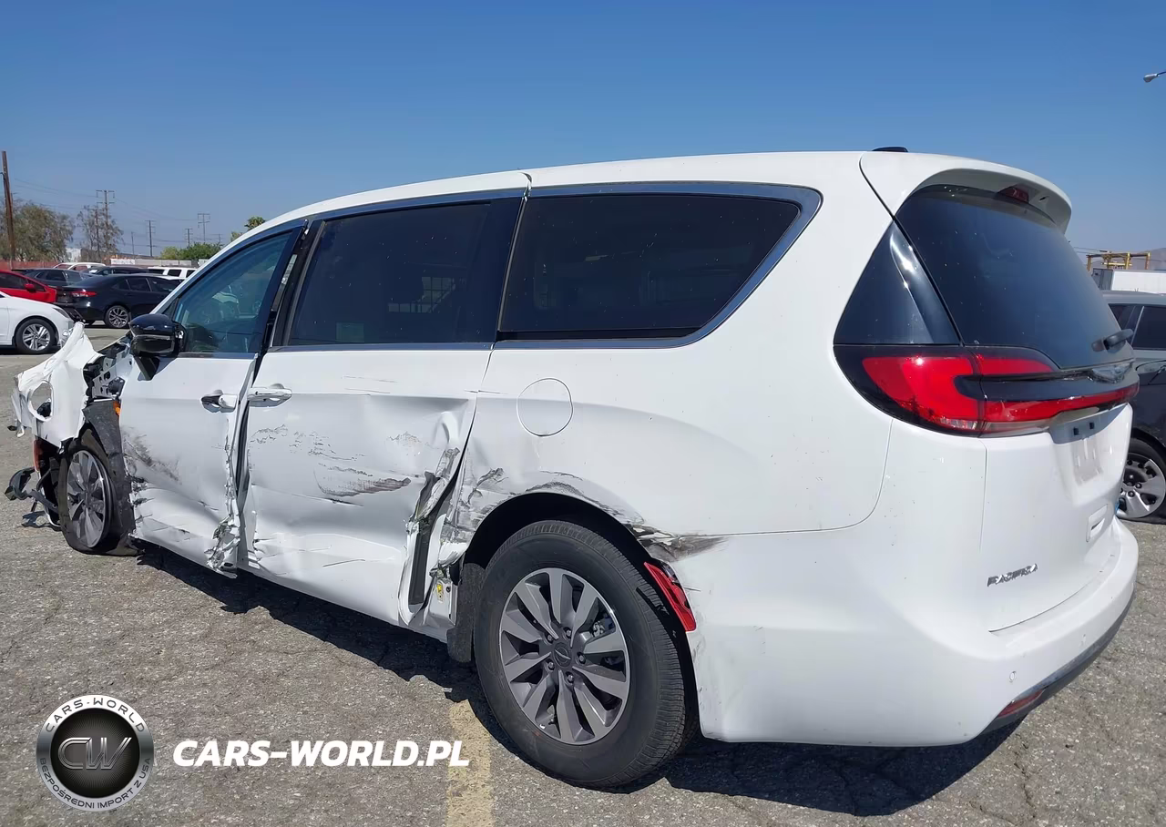 2024 Chrysler Pacifica Hybrid Select VIN:2C4RC1S73RR158270 - 3