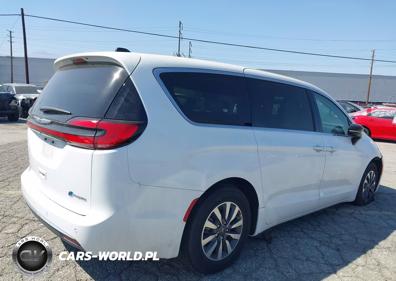 2024 Chrysler Pacifica Hybrid Select VIN:2C4RC1S73RR158270 - 4