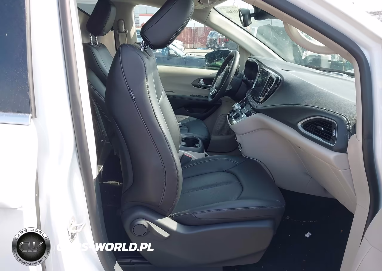 2024 Chrysler Pacifica Hybrid Select VIN:2C4RC1S73RR158270 - 5