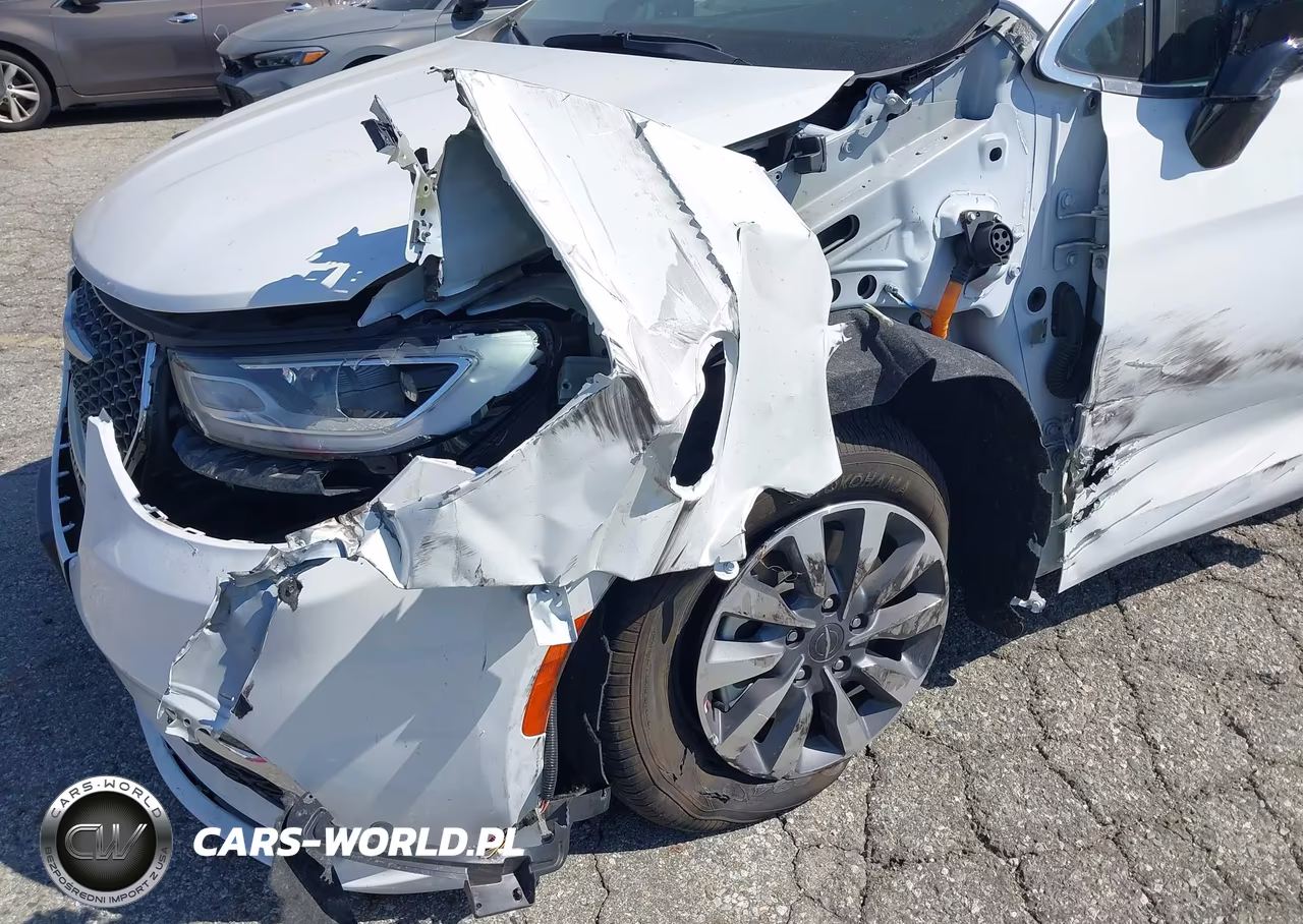 2024 Chrysler Pacifica Hybrid Select VIN:2C4RC1S73RR158270 - 6