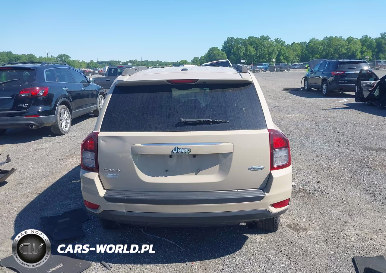 2017 Jeep Compass Latitude 4X4 VIN:1C4NJDEB1HD168335 - 16