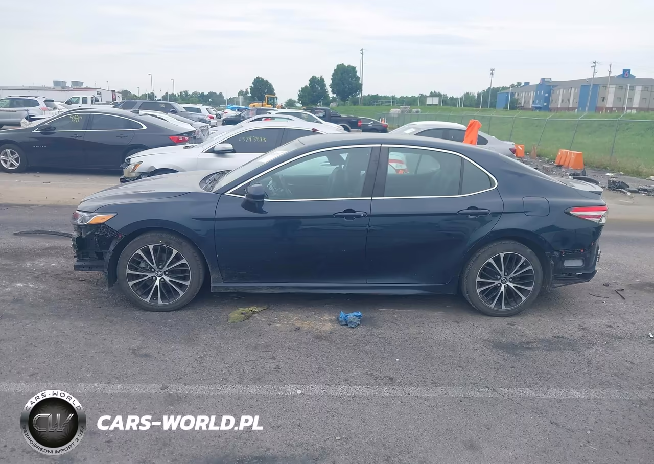 2018 Toyota Camry Se VIN:4T1B11HK1JU606947 - 15