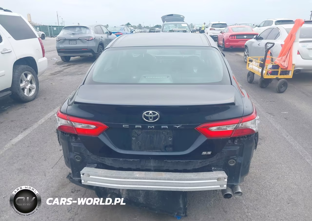2018 Toyota Camry Se VIN:4T1B11HK1JU606947 - 17