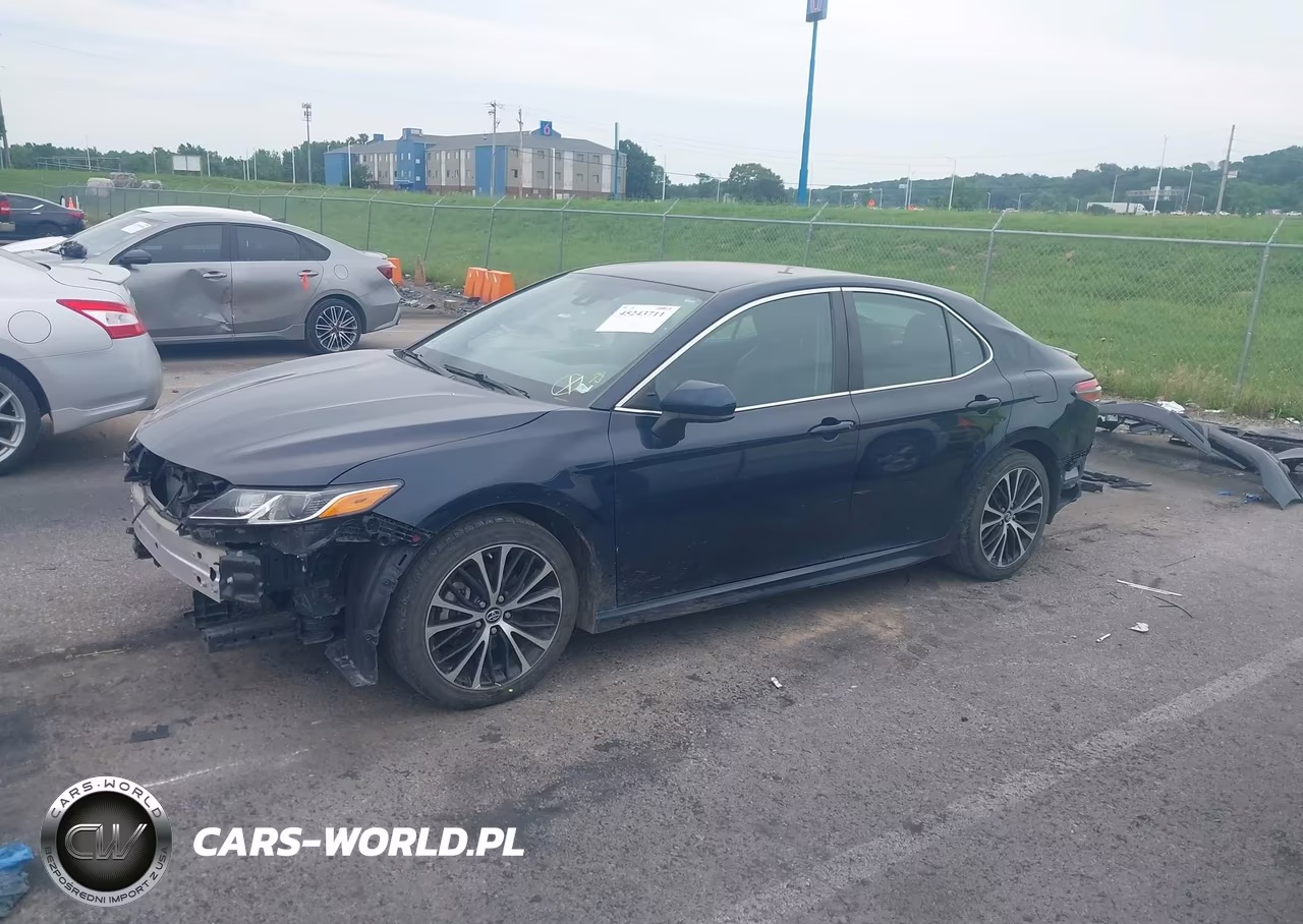 2018 Toyota Camry Se VIN:4T1B11HK1JU606947 - 2