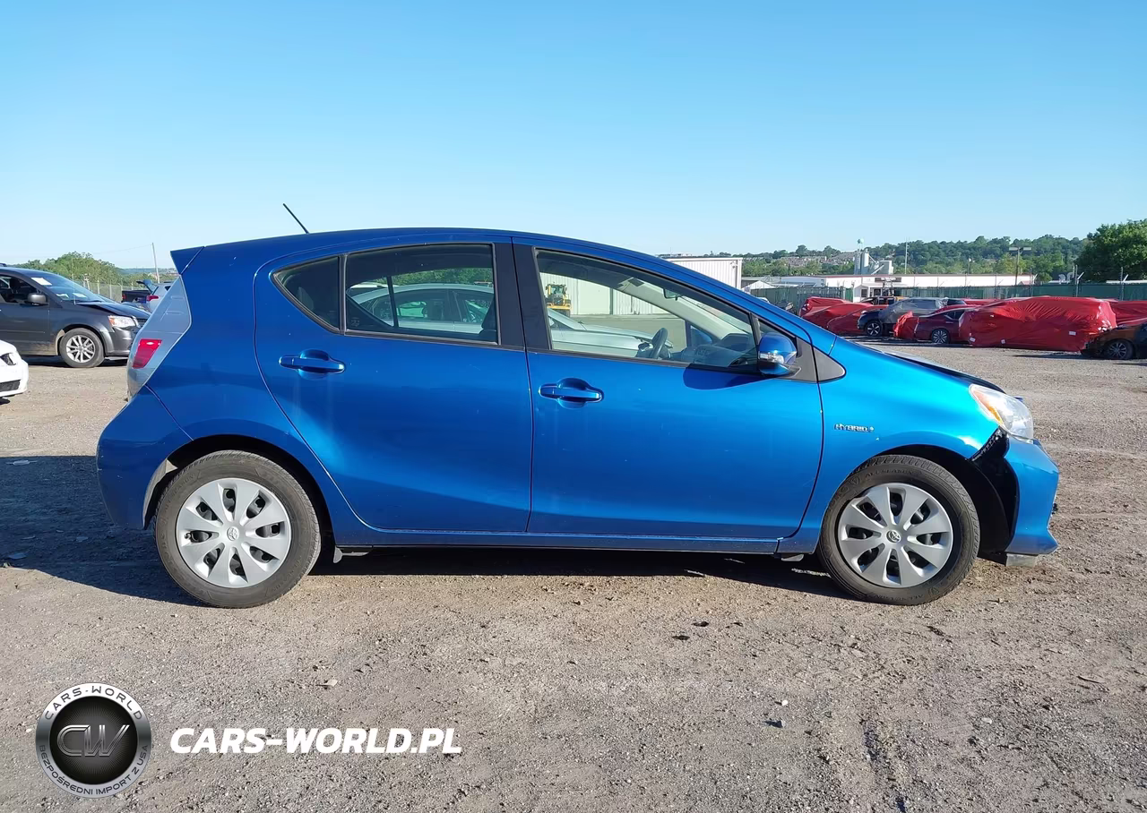 2014 Toyota Prius C Two VIN:JTDKDTB35E1070746 - 13