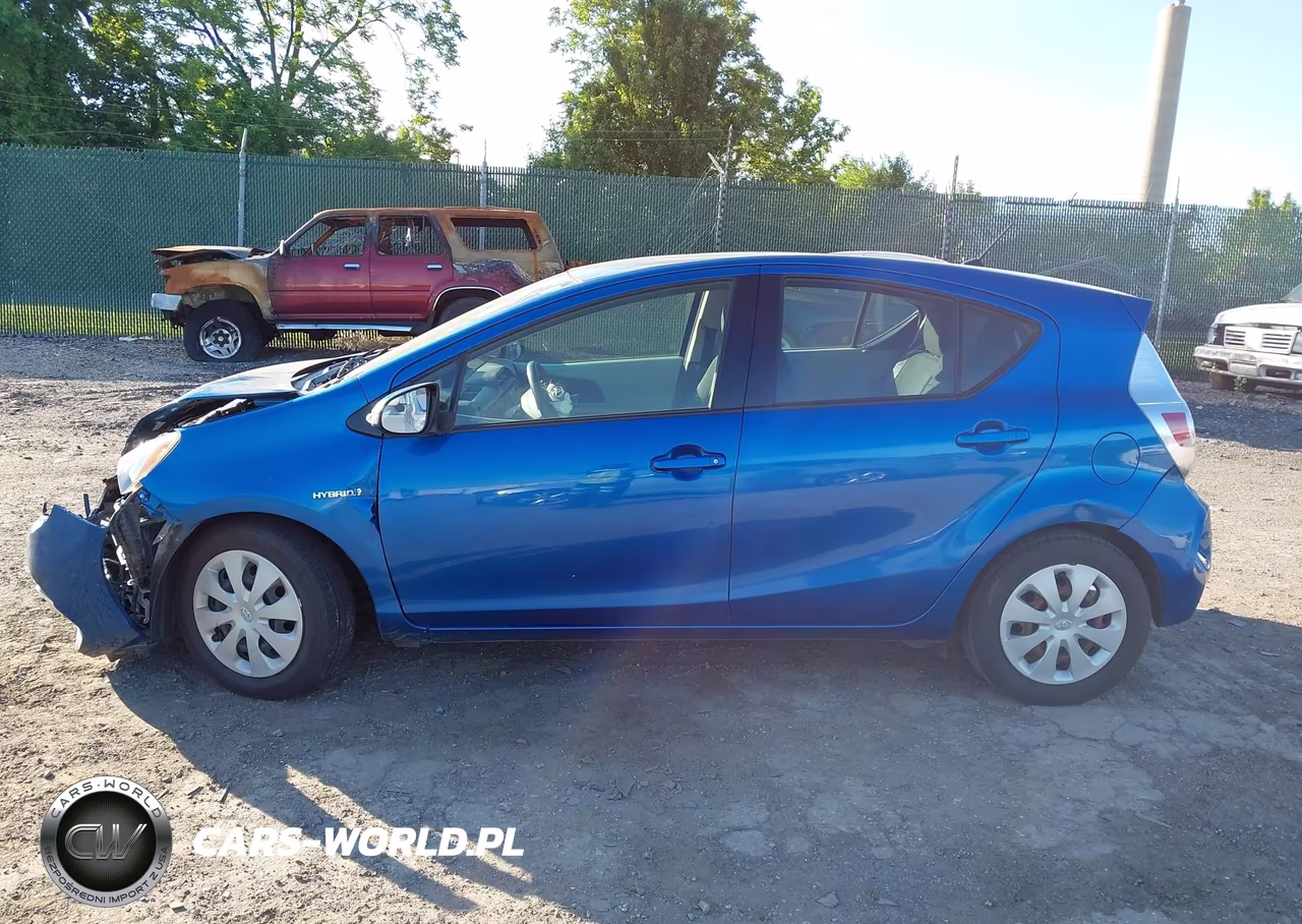 2014 Toyota Prius C Two VIN:JTDKDTB35E1070746 - 14