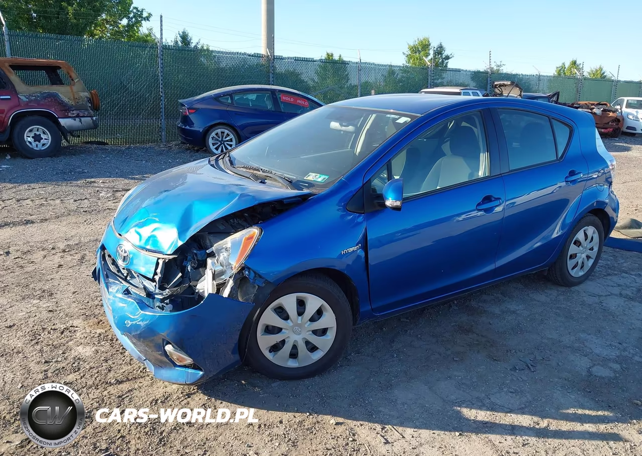 2014 Toyota Prius C Two VIN:JTDKDTB35E1070746 - 2
