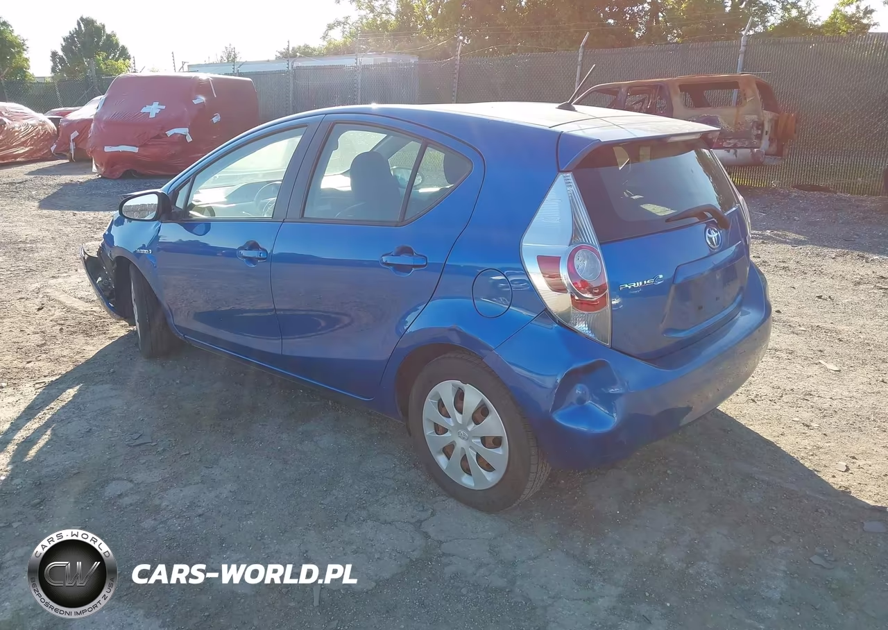 2014 Toyota Prius C Two VIN:JTDKDTB35E1070746 - 3