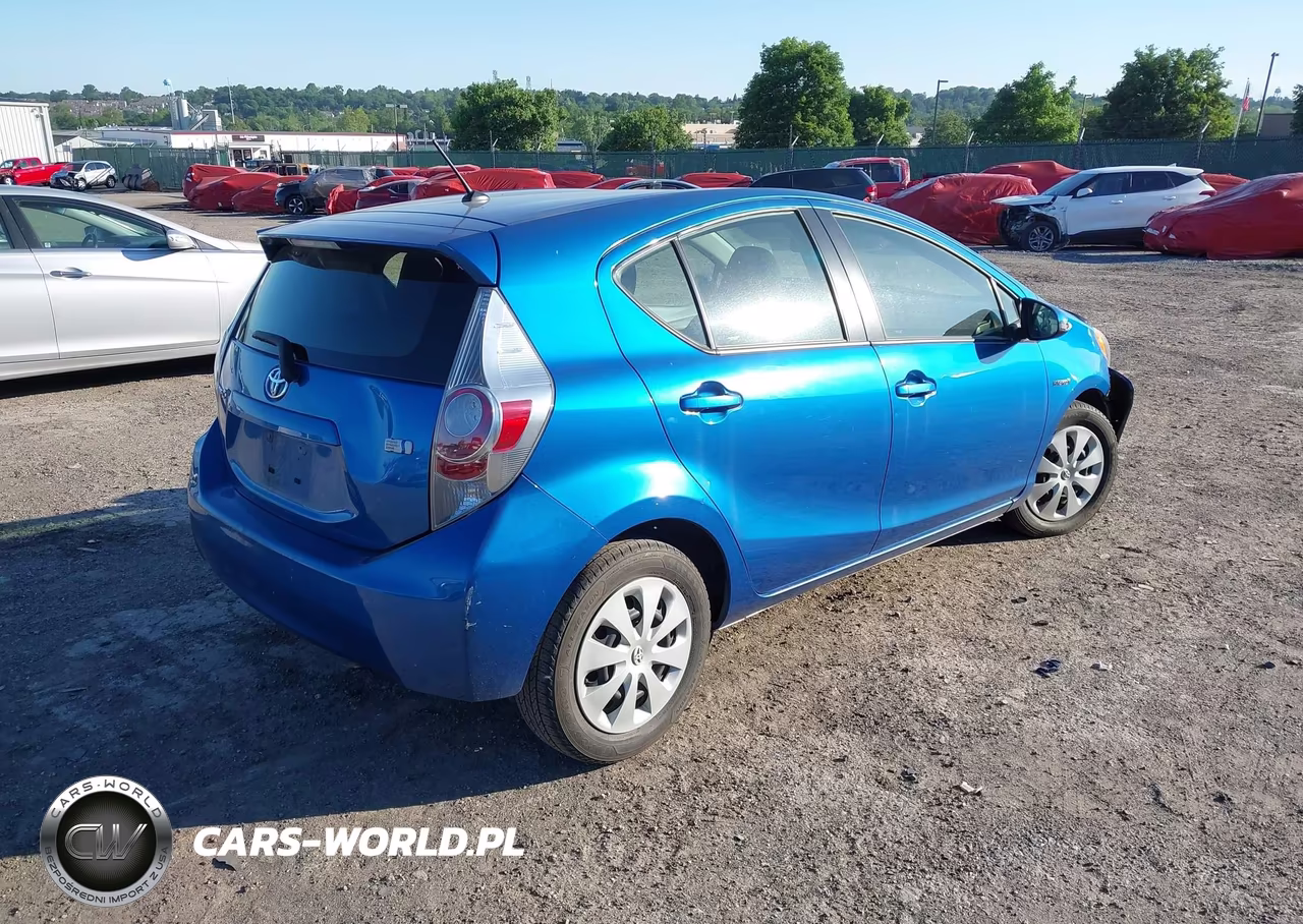 2014 Toyota Prius C Two VIN:JTDKDTB35E1070746 - 4