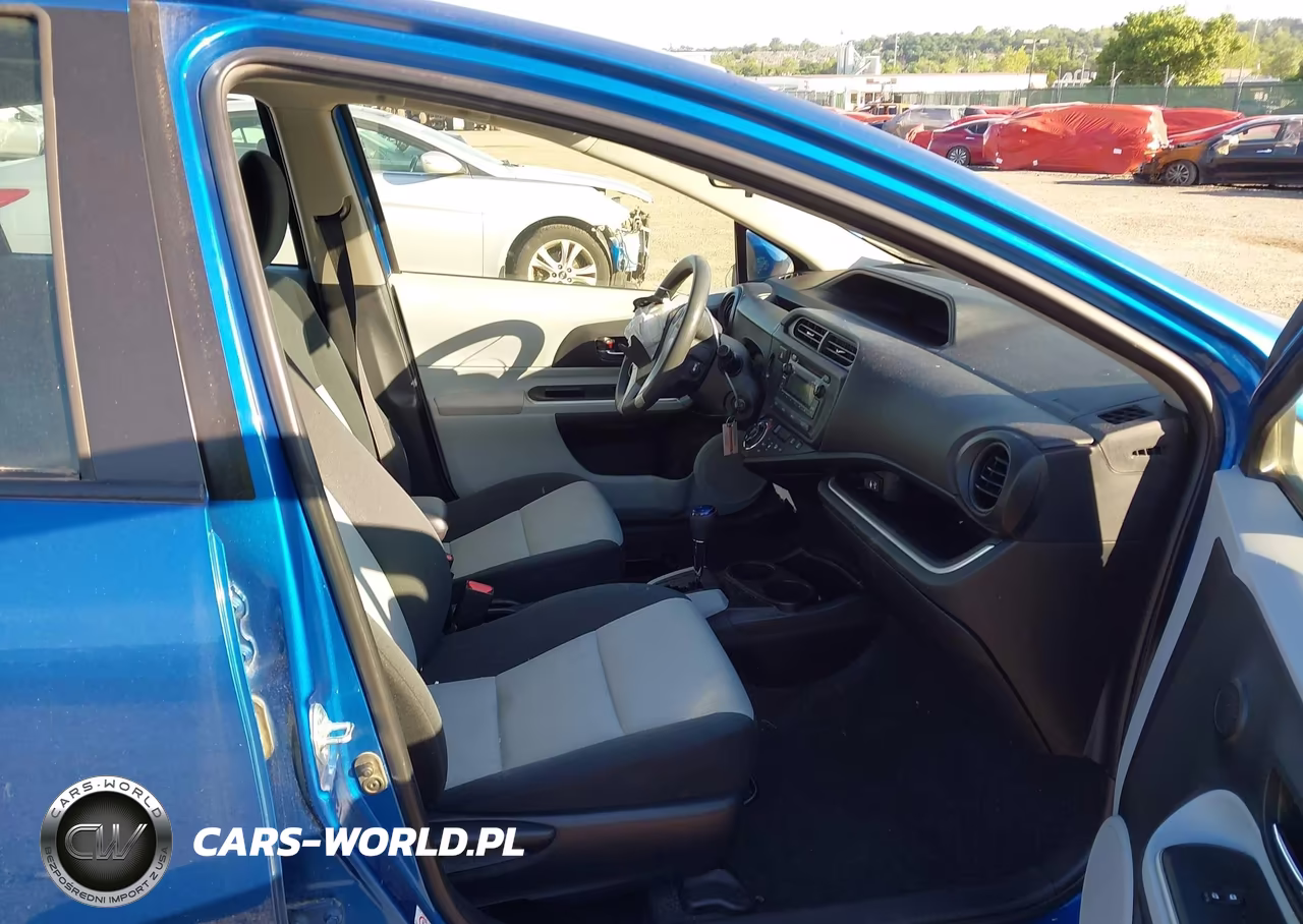 2014 Toyota Prius C Two VIN:JTDKDTB35E1070746 - 5