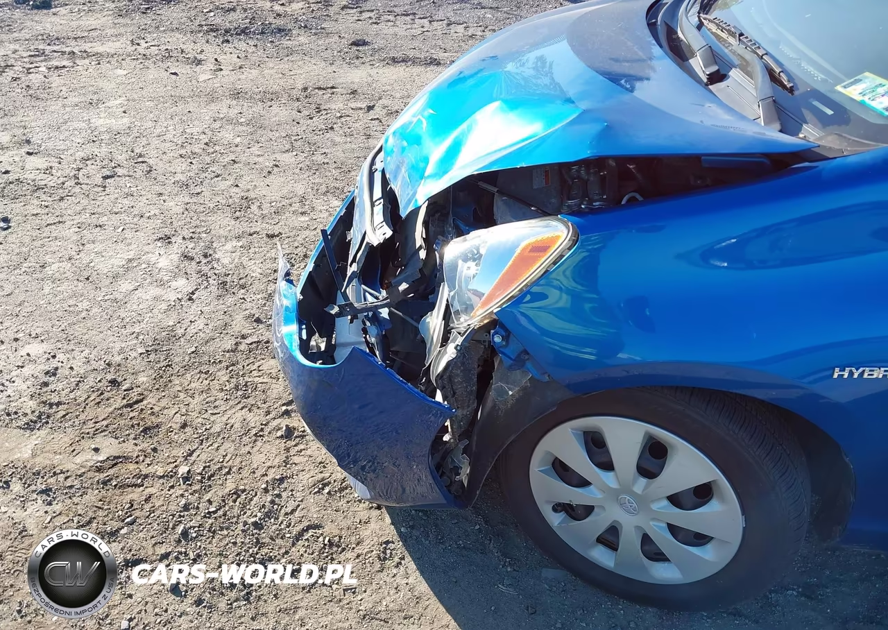 2014 Toyota Prius C Two VIN:JTDKDTB35E1070746 - 6