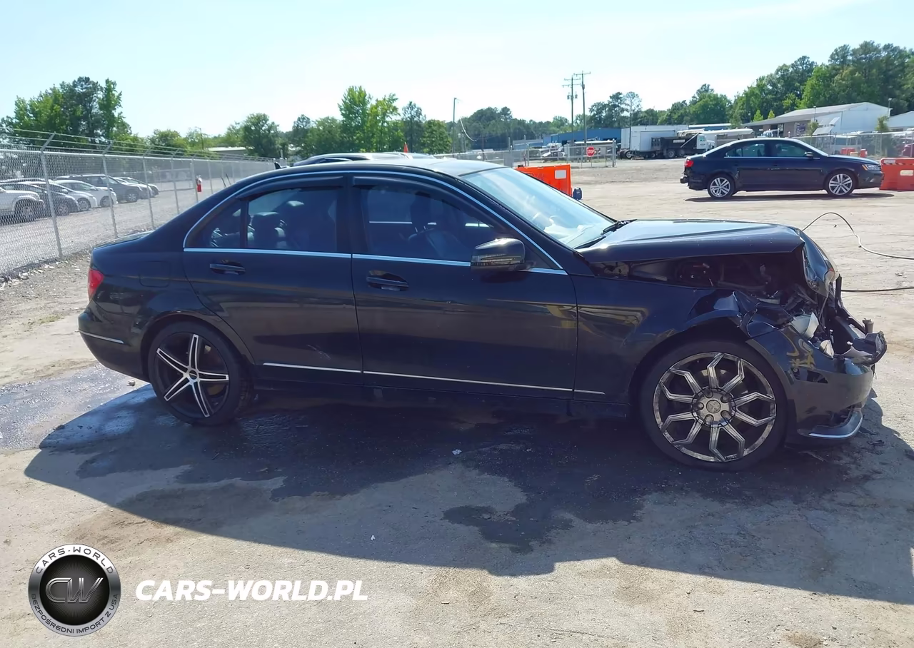 2012 Mercedes-Benz C 300 Luxury 4Matic VIN:WDDGF8BB2CR226945 - 13