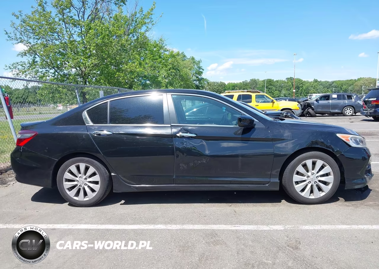 2017 Honda Accord Sport VIN:1HGCR2F5XHA022936 - 13