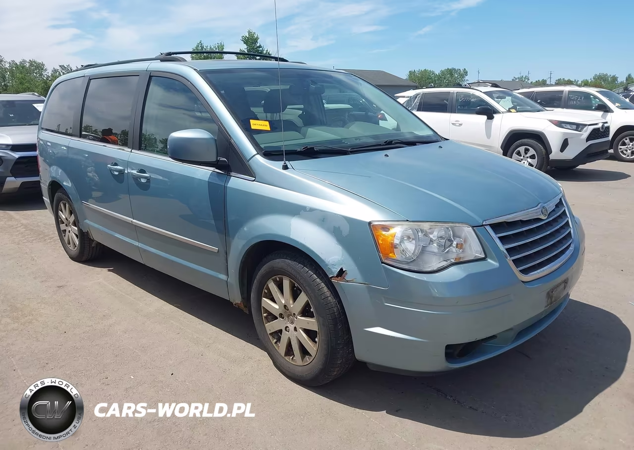 2010 Chrysler Town & Country Touring – zdjęcie 1 z 11