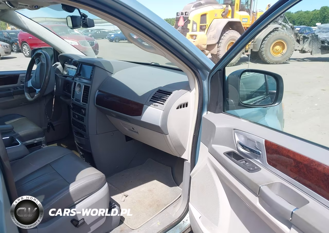 2010 Chrysler Town & Country Touring VIN:2A4RR5DX5AR153766 - 5