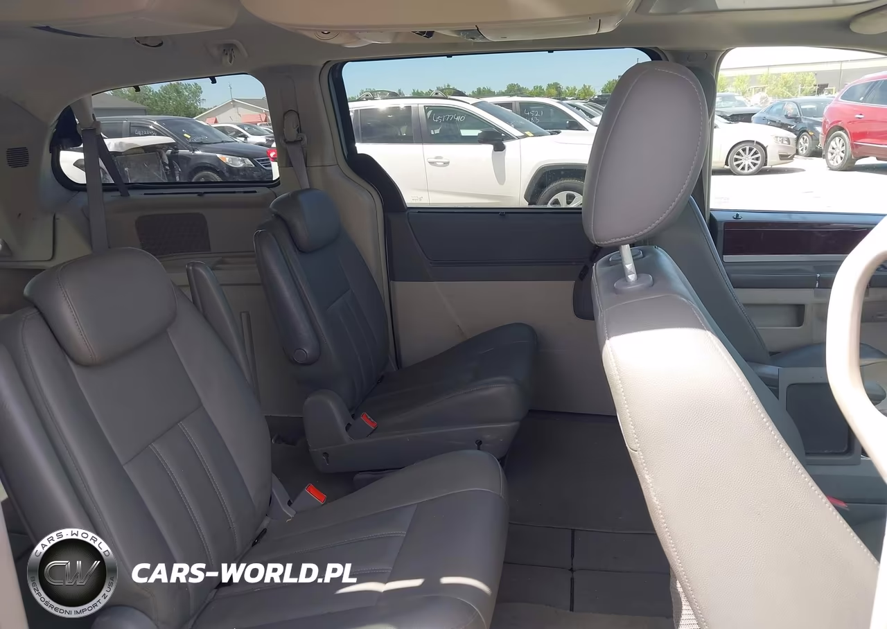 2010 Chrysler Town & Country Touring VIN:2A4RR5DX5AR153766 - 8